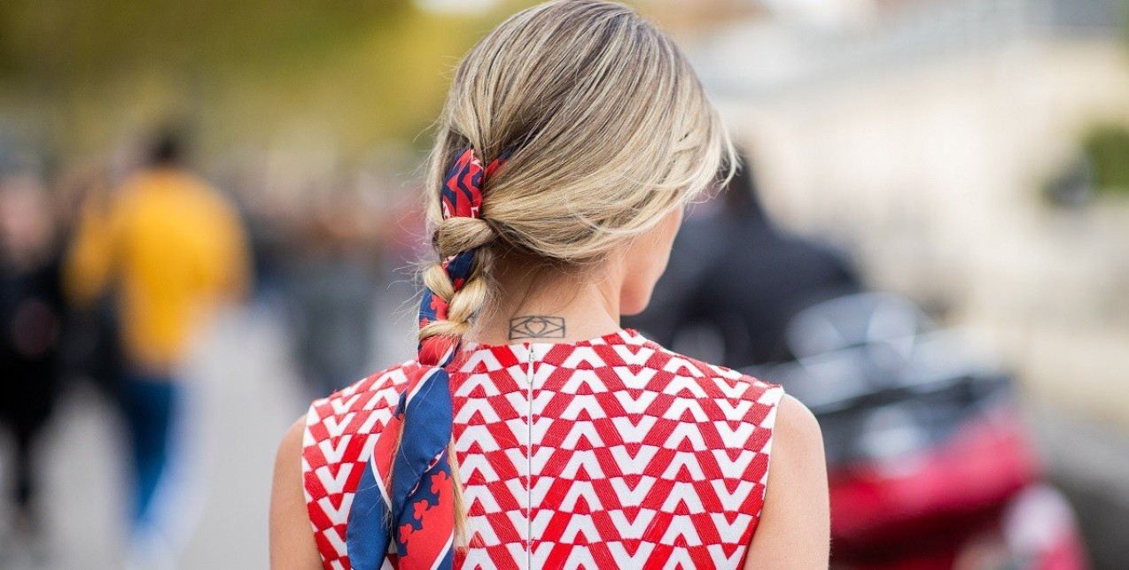Tα hair accessories που θα κάνουν τις καθημερινές σας εμφανίσεις να δείχνουν διαφορετικές 