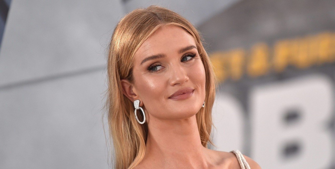 Μια πρώτη ματιά στο beauty ντοκιμαντέρ της Rosie Huntington-Whiteley που κάνει πρεμιέρα σήμερα