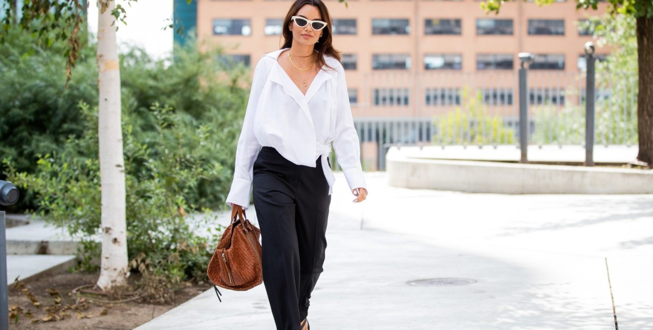 Tα λευκά πουκάμισα που ταιριάζουν με όλα και θα φορέσουμε το φετινό φθινόπωρο 