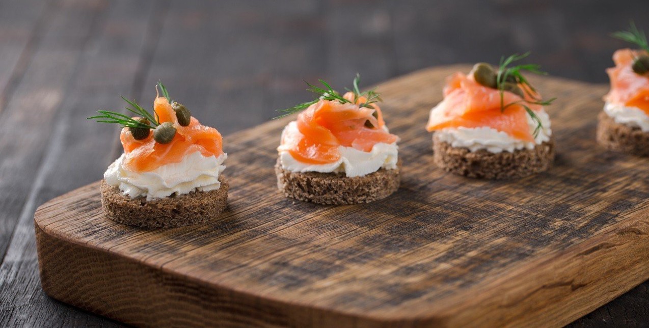 4 απολαυστικές συνταγές για finger food για εσάς που περιμένετε την παρέα σας στο σπίτι