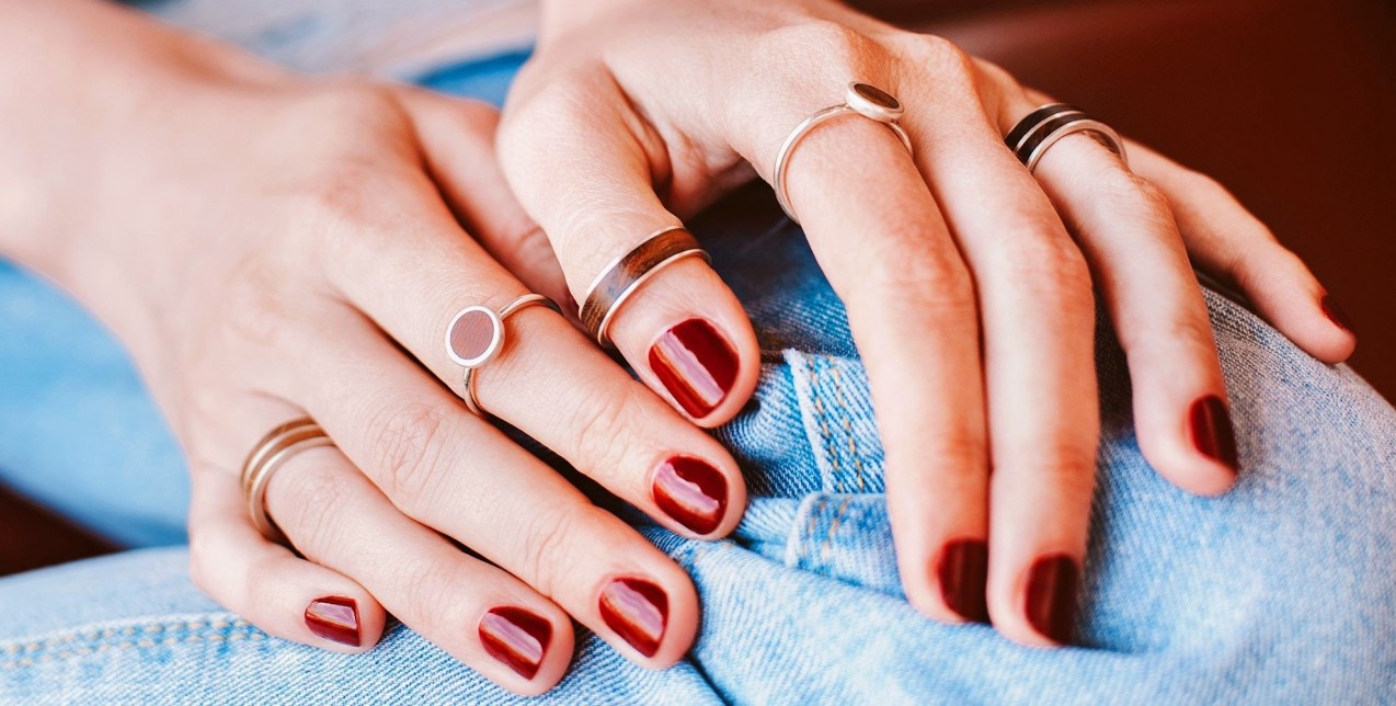 14 μπορντό βερνίκια νυχιών που θα χαρίσουν πολλούς πόντους στο μανικιούρ σας