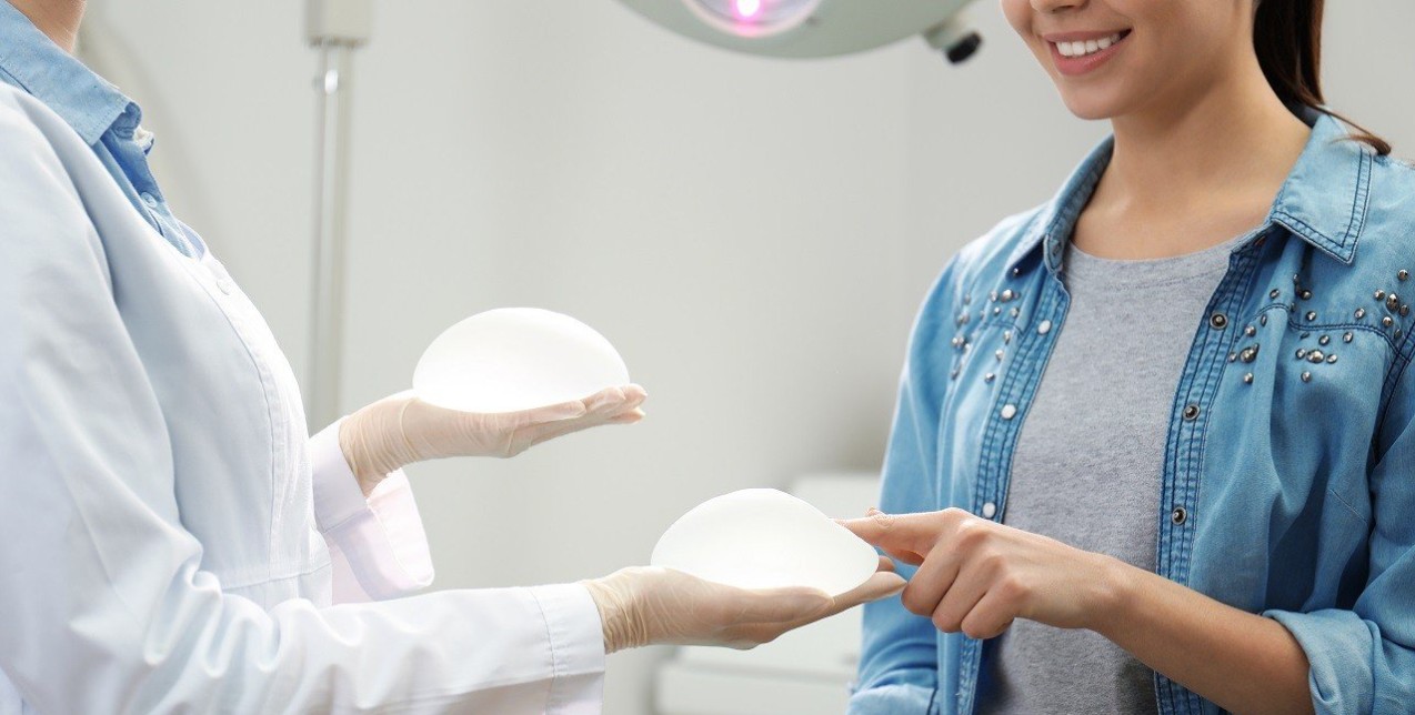 Αυξητική στήθους:  Όλα όσα πρέπει να γνωρίζετε πριν προχωρήσετε σε αυτήν