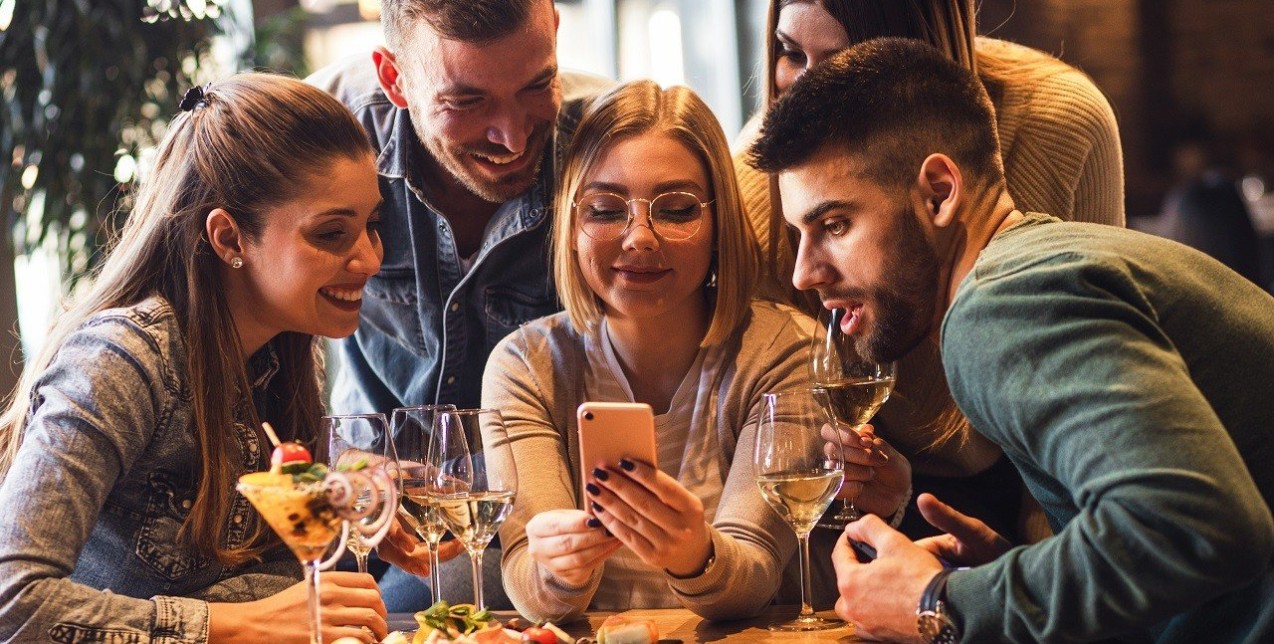 Κυριακάτικο brunch και κοκτέιλς delivery με μερικά κλικς τώρα στην πόρτα σου