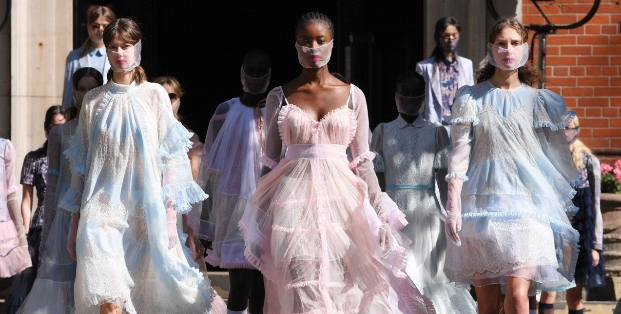 London Fashion Week: Οι SS21 συλλογές που ξεχωρίσαμε και τα συμβολικά μηνύματα που κρύβονται πίσω από αυτές 