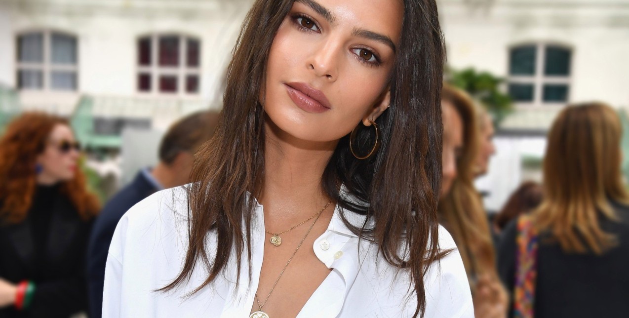 Emily Ratajkowski: Το top model, ακτιβίστρια κι επιχειρηματίας εκδίδει το πρώτο της βιβλίο με δοκίμια που αφορούν στο body shaming και τη γυναικεία ενδυνάμωση