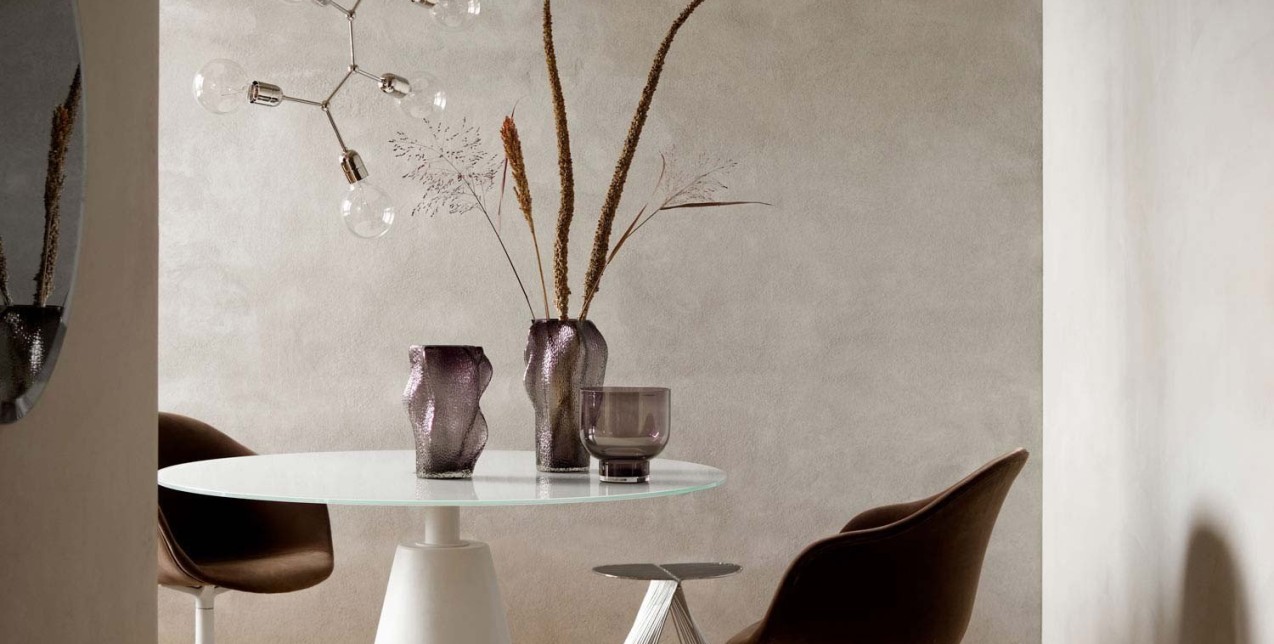 Tα πιο κομψά βάζα που κάθε stylish γυναίκα πρέπει να έχει στο σαλόνι της