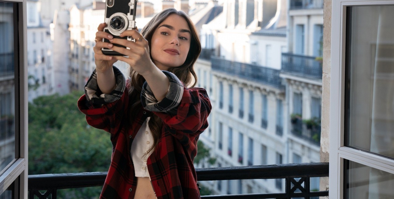 5 σειρές και μία ταινία για να παρακολουθήσετε εάν αγαπήσατε το "Emily In Paris" 