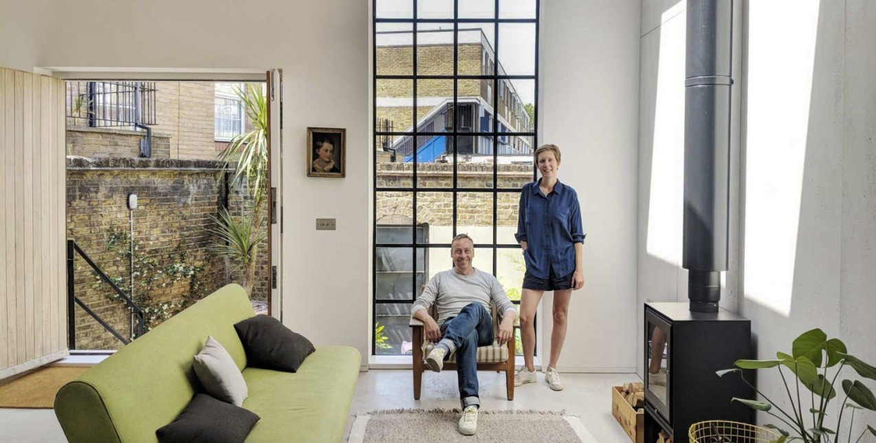 Μια λειτουργική κι ευήλια κατοικία στο Λονδίνο, που ήταν πρώην αποστακτήριο τζιν, θα σας μαγέψει