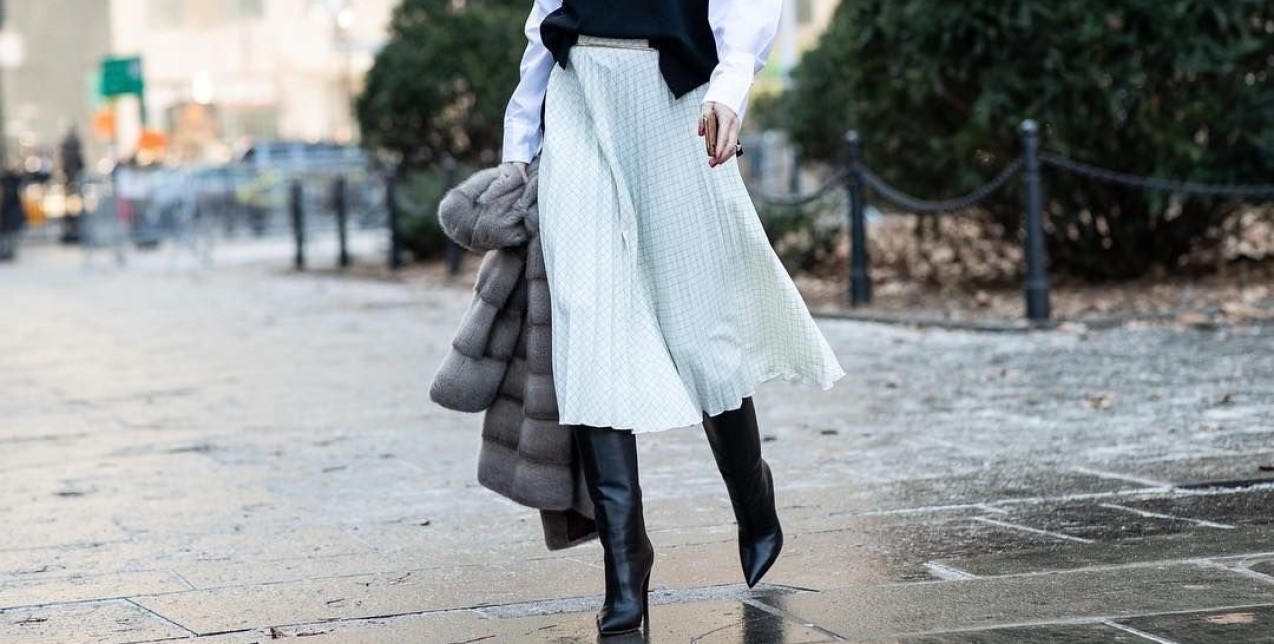 Οι πλέον κατάλληλες midi φούστες που θα ντύσουν τις fashionistas το φετινό φθινόπωρο 