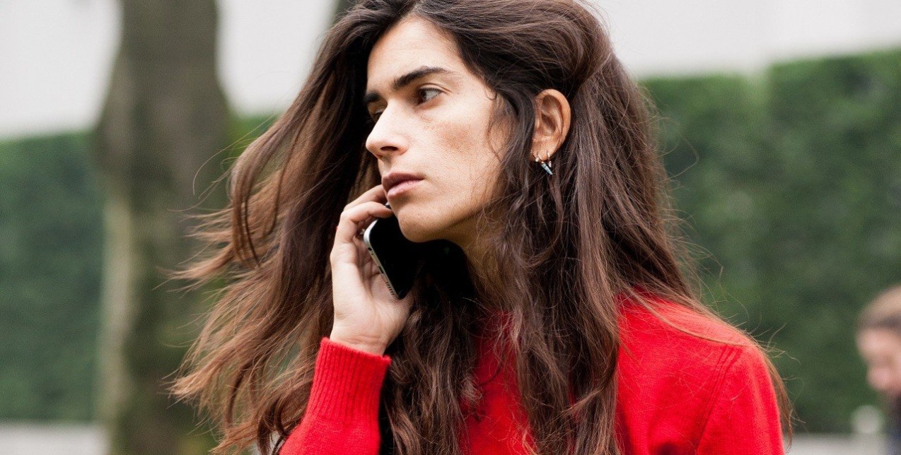 Η Pantone κυκλοφόρησε μια νέα απόχρωση κόκκινου «Period» για να τερματίσει το στίγμα της εμμηνόρροιας