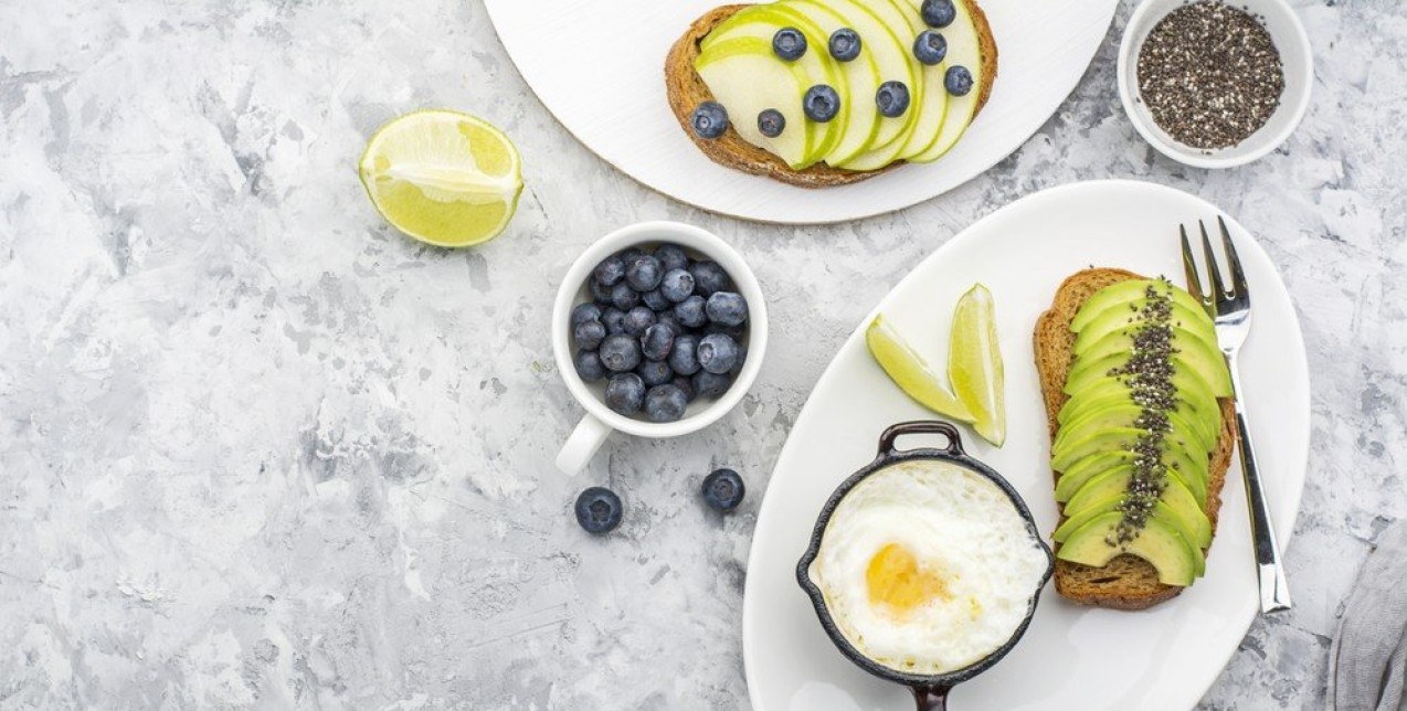 3 συνταγές με το αγαπημένο σας avocado που θα «σώσουν» τη διάθεσή σας κατά τη διάρκεια του lockdown 