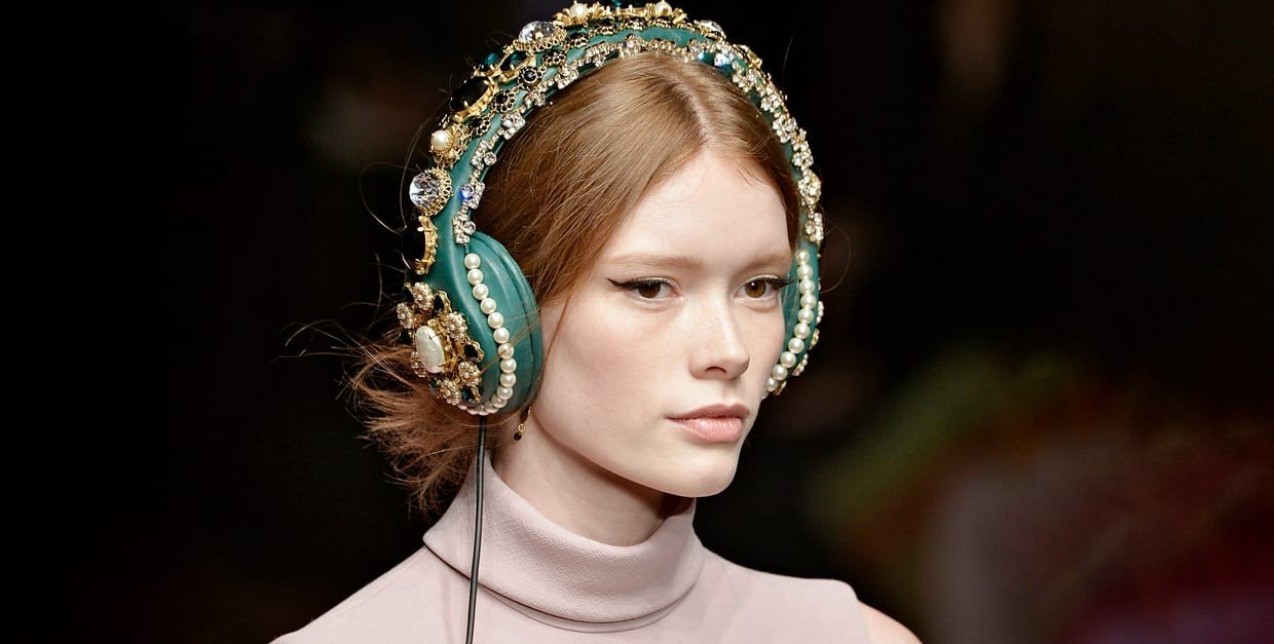 5 beauty podcasts που πρέπει να ξεκινήσετε να ακούτε από σήμερα