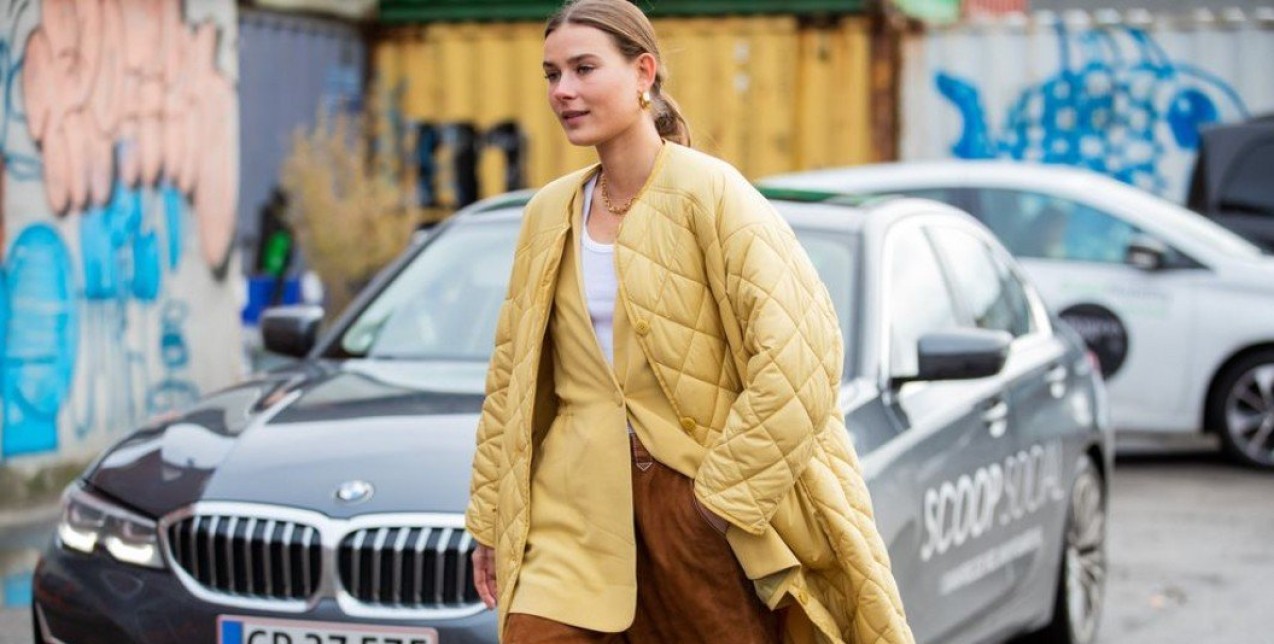 Butter yellow: Πώς να φορέσετε την πιο ανατρεπτική και «γλυκιά» απόχρωση της σεζόν 