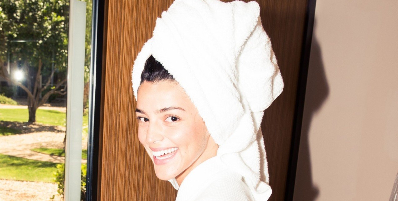 Οι DIY συνταγές για να πείτε μια και καλή «αντίο» στο πρήξιμο στα μάτια