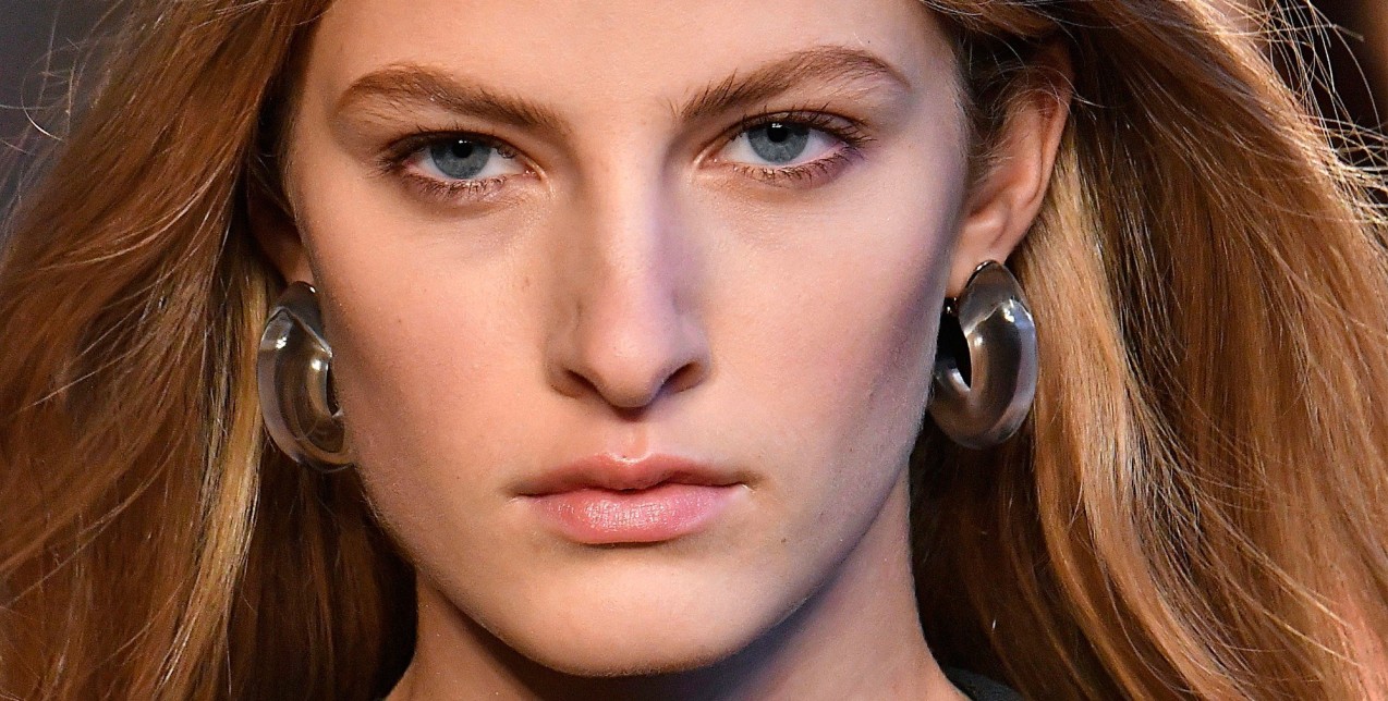 Η χρωματιστή μάσκαρα που θα αναδείξει το βλέμμα σας