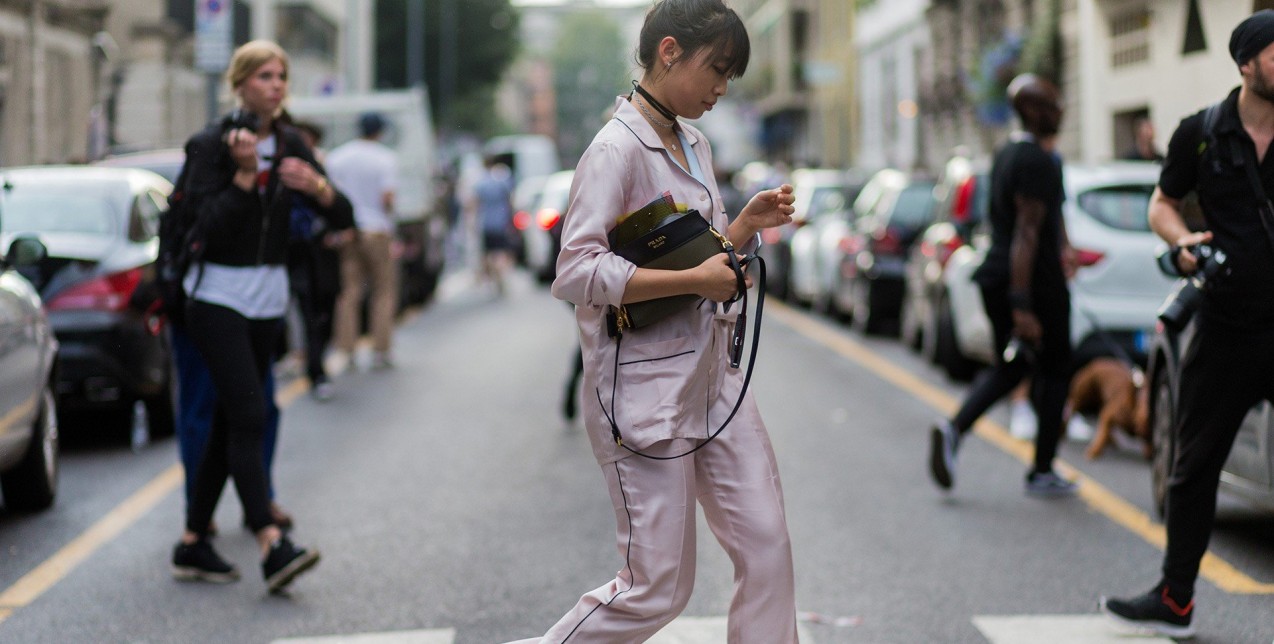 Πώς να υιοθετήσετε το easy chic και άνετο pyjama look 
