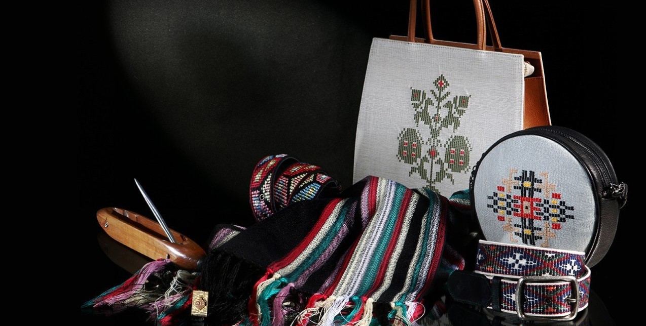 Δύο νέοι δημιουργοί αναβιώνουν την παραδοσιακή τέχνη της υφαντικής