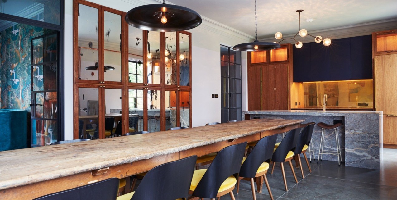 Μια κατοικία στο βόρειο Λονδίνο συνδυάζει τη διαχρονική διακόσμηση με τις μοντέρνες πινελιές