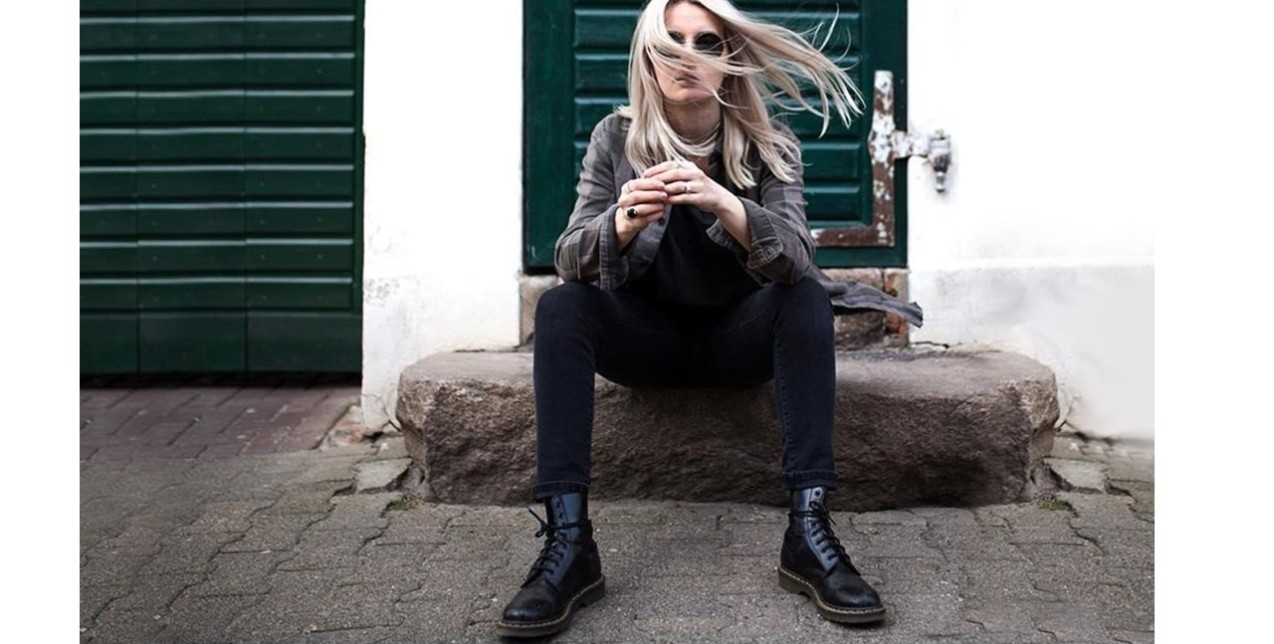 Dr. Martens: Τα πιο διαχρονικά μποτάκια στο fashion industry & πώς να τα φορέσετε
