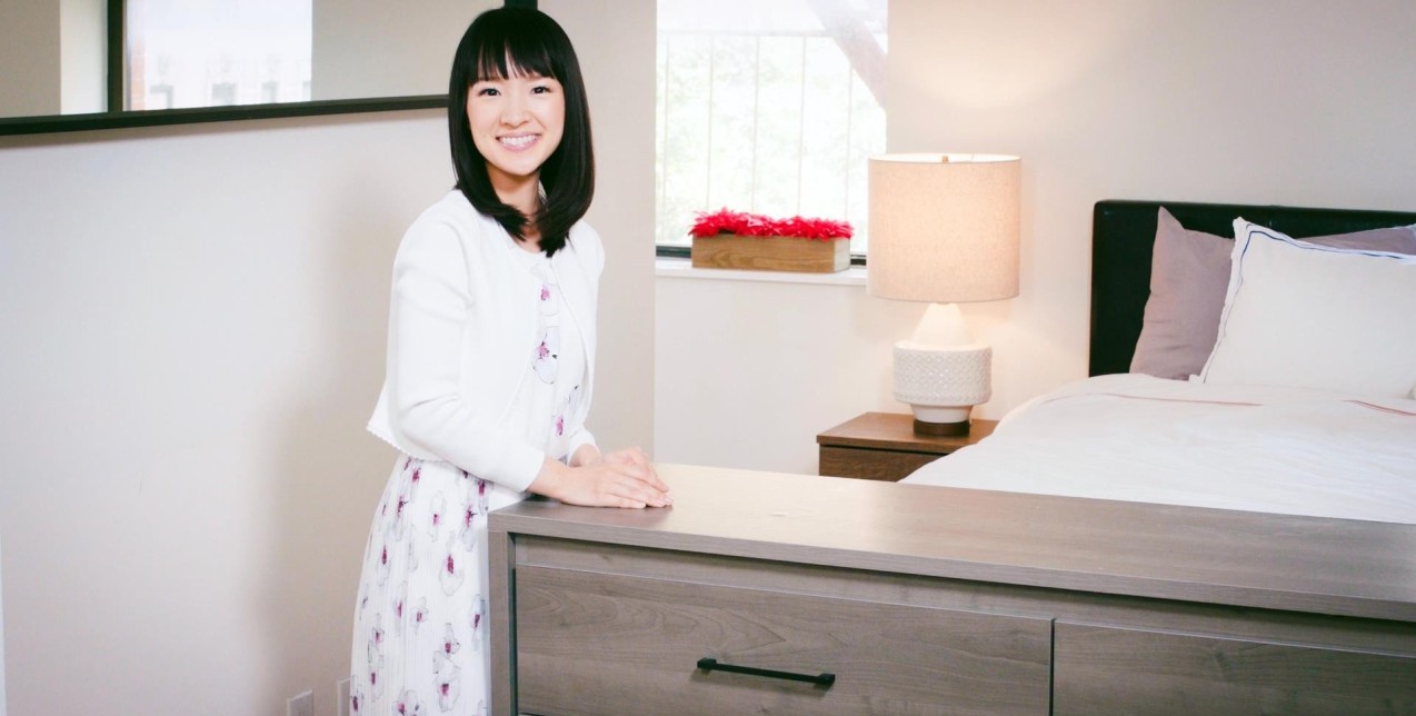 7+1 συμβουλές της Marie Kondo για οργάνωση της κρεβατοκάμαρας τώρα που μένουμε σπίτι