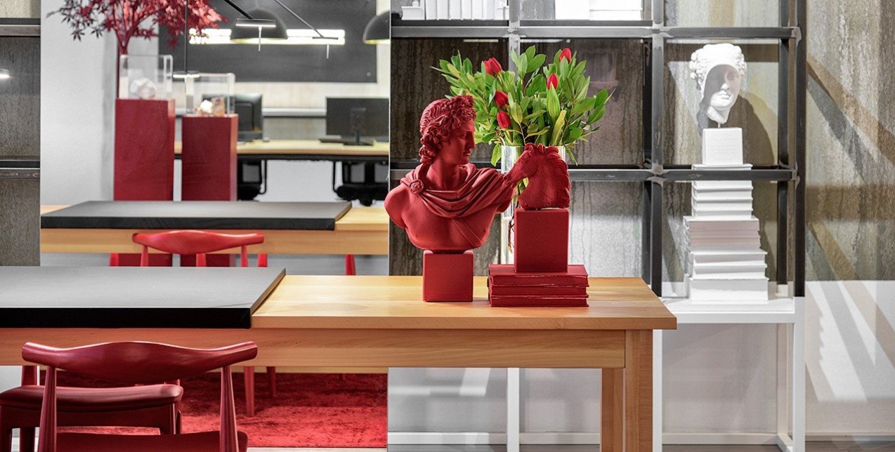 Ένας νέος χώρος που συνδυάζει εργαστήριο και showroom κοσμημάτων ξεχωρίζει για την αισθητική του