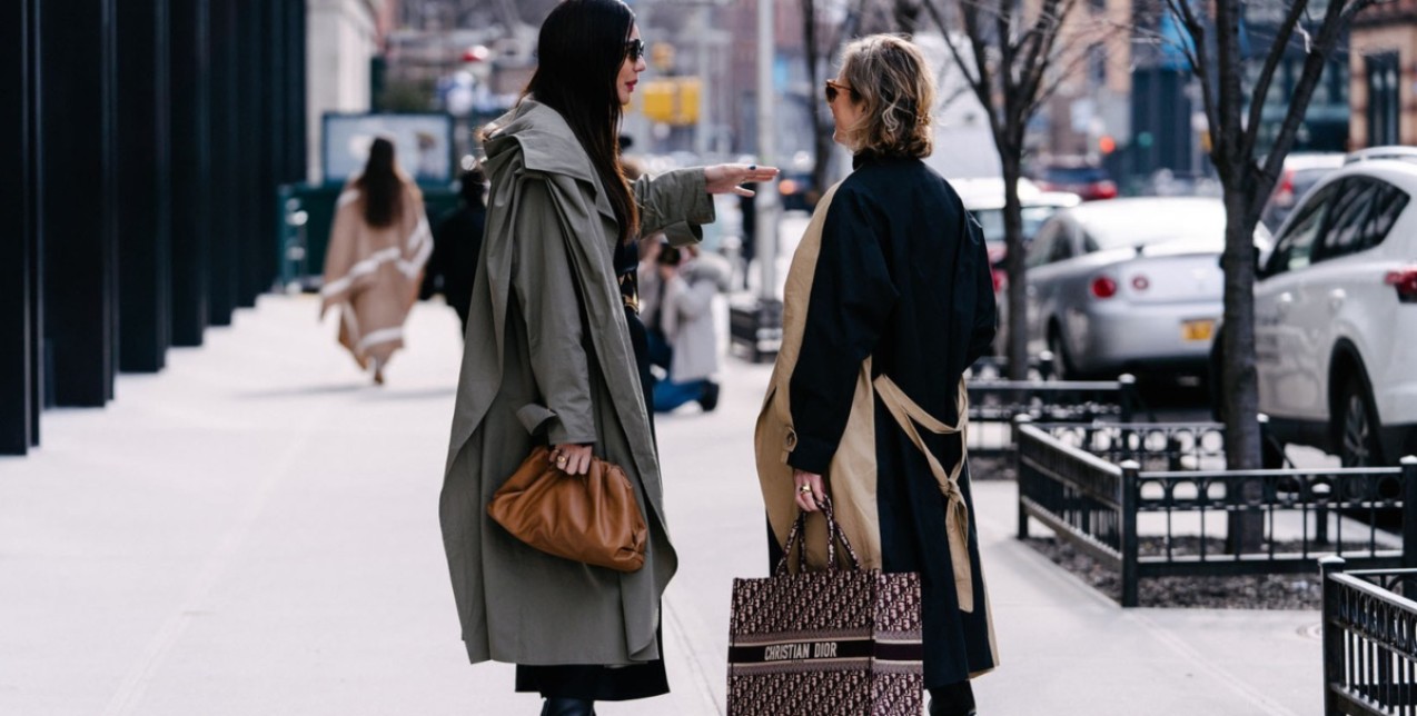 Tote bags: Τα σχέδια που θα φοράτε όλη μέρα & πρέπει να επενδύσετε 