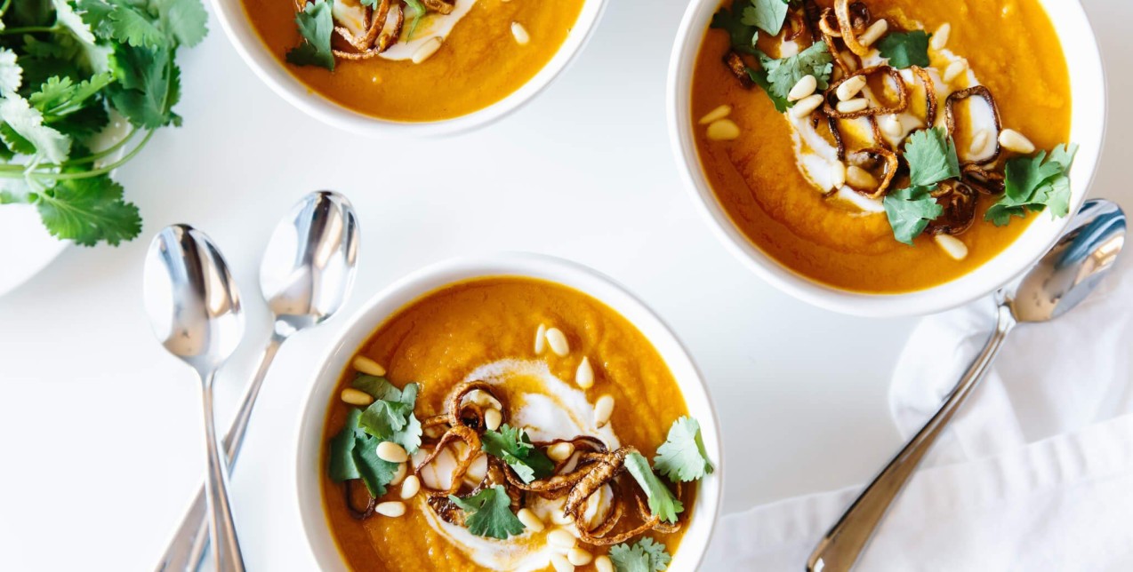 Οι σούπες με εκλεκτά υλικά για να φέρετε «αέρα» fine dining στο τραπέζι σας