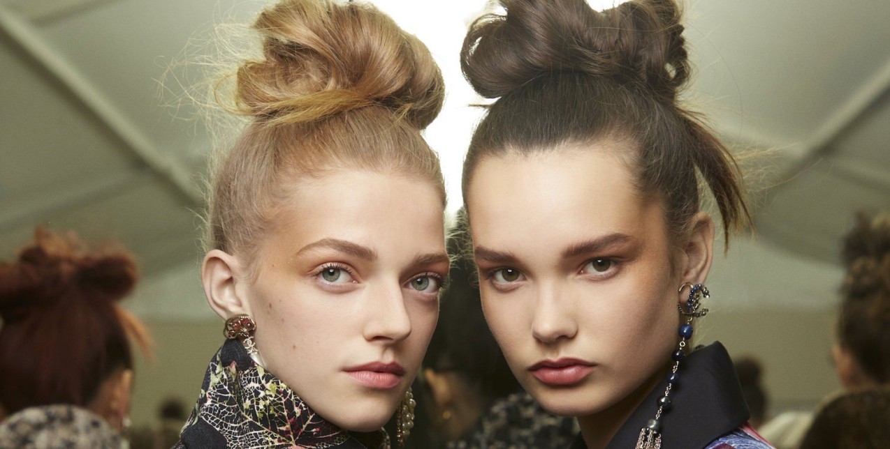 Οι επιμελώς ατημέλητοι κότσοι που είναι ιδανικοί για κάθε ημέρα της εβδομάδας