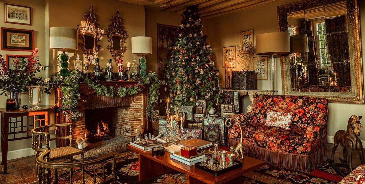 Dior Maison: Η Cordelia de Castellane μας δείχνει πώς να στολίσουμε το πιο τέλειο Χριστουγεννιάτικο τραπέζι & δέντρο