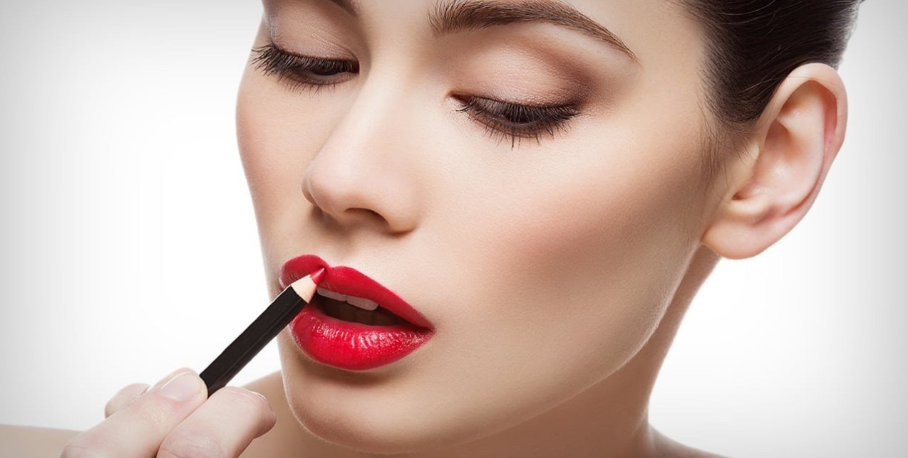 14 μολύβια χειλιών που θα ταιριάξουν τέλεια με το κόκκινο κραγιόν σας σήμερα το βράδυ