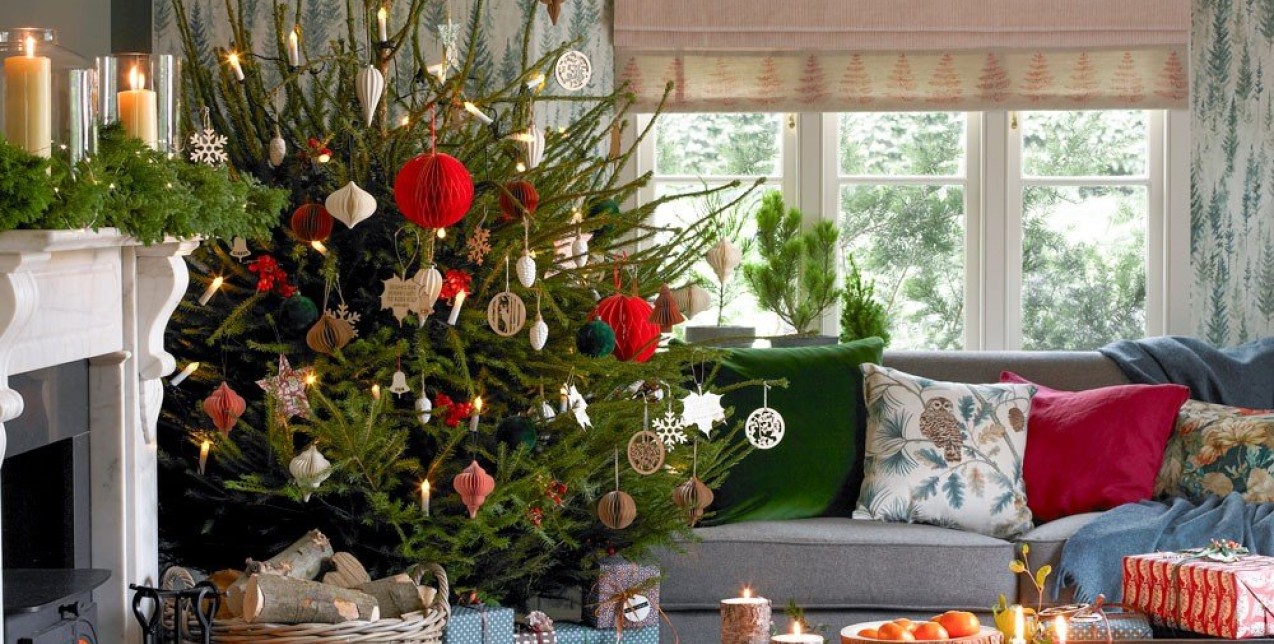 Christmas Flowers: Τα φυτά της εποχής που θα απογειώσουν τον γιορτινό σας στολισμό 