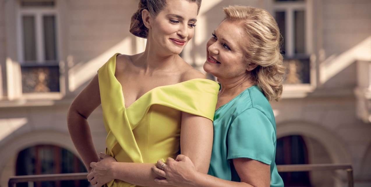 Οι υπέροχες θεατρικές παραστάσεις που μπορείτε να παρακολουθήσετε online πριν τα Χριστούγεννα