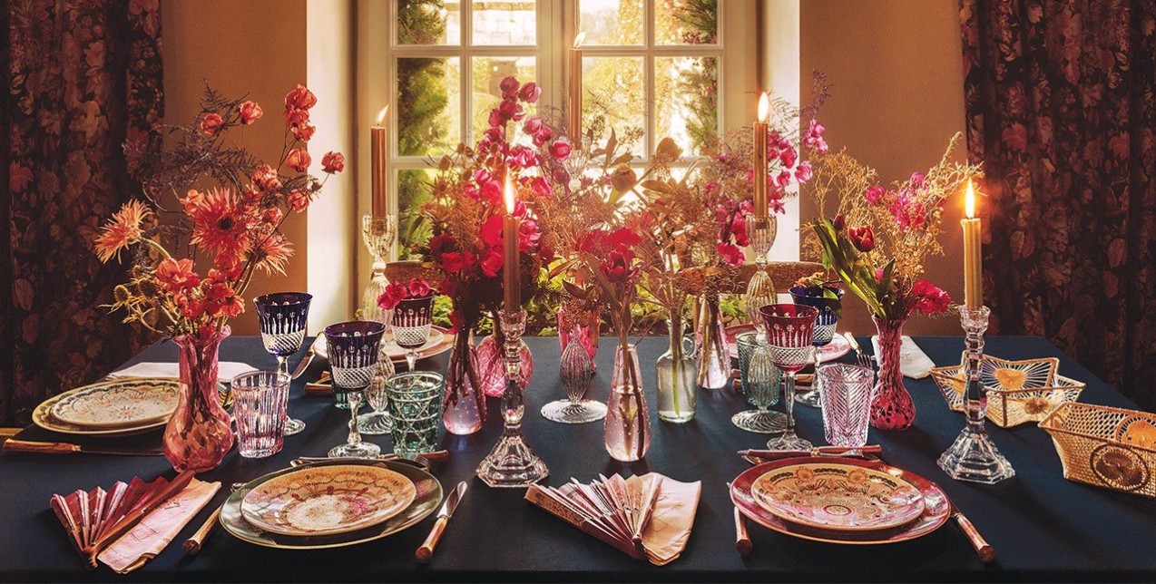 Ξετυλίγουμε step by step την ιεροτελεστία του πιο festive οικογενειακού τραπεζιού