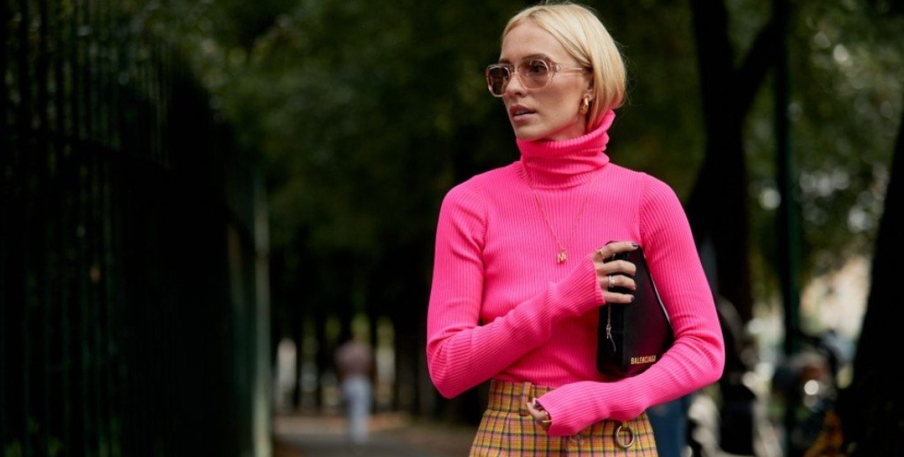 Η πιο hot απόχρωση σε πουλόβερ που δεν πρέπει να λείπει από τη συλλογή σας 