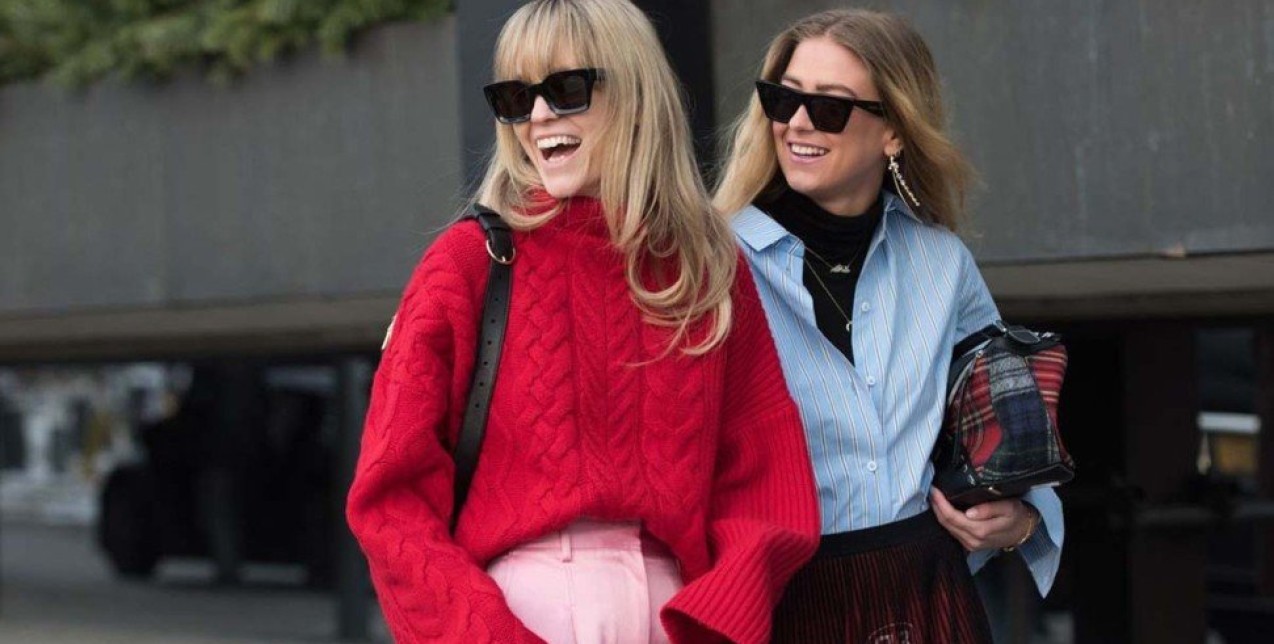 Festive Sweaters: 14 κόκκινα πουλόβερ για «φλογερές» εμφανίσεις 