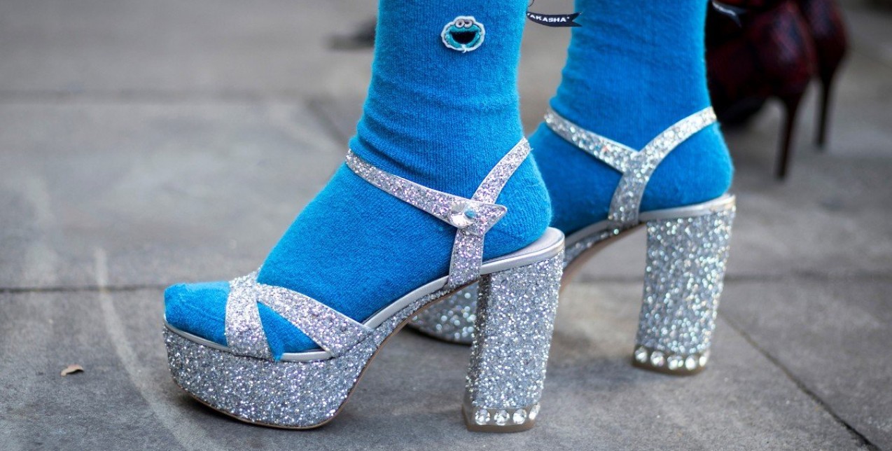 4+1 stylish λόγοι για να δοκιμάσετε τον απόλυτο sandal & socks συνδυασμό