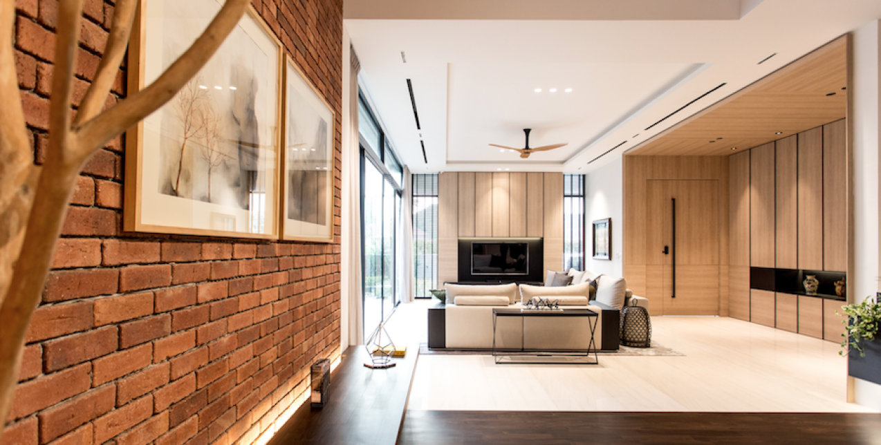 Έχετε ξύλινο δάπεδο στην κατοικία σας; Έτσι θα το διακοσμήσετε το 2021