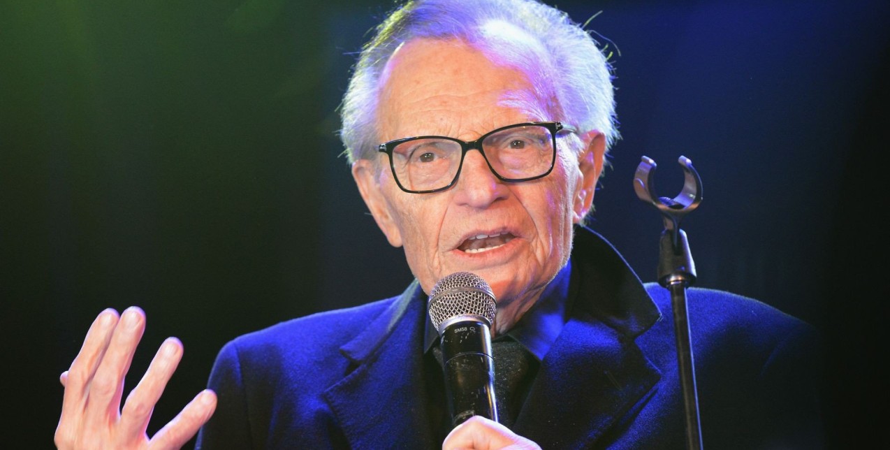 Έφυγε από τη ζωή ο γνωστός παρουσιαστής και θρύλος των talk shows, Larry King