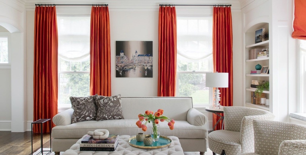 Περιηγηθείτε σε μια διαχρονική κατοικία στη Νέα Υόρκη που είναι γεμάτη χρώματα & πολυτελή διακόσμηση