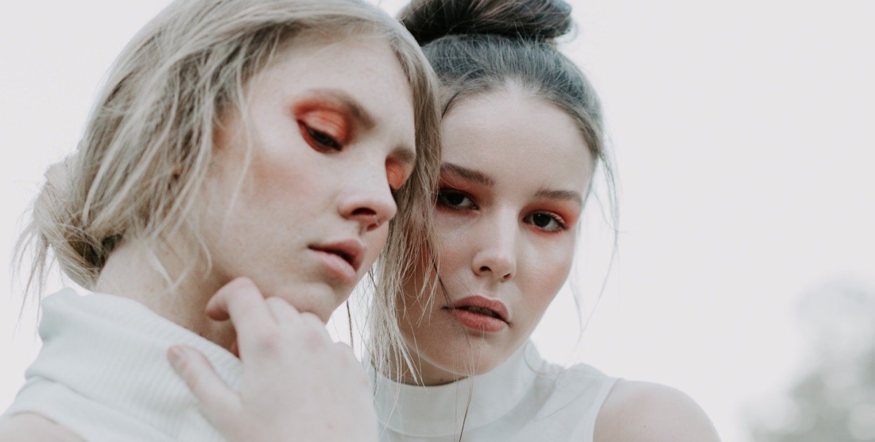 Αυτή είναι η τέλεια απόχρωση σκιάς που κολακεύει κάθε χρώμα ματιών