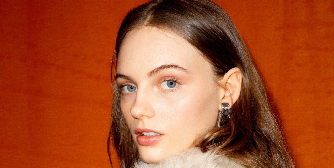 Dos & Don’ts: Πώς να εφαρμόσετε σωστά το ρουζ για τέλειο αποτέλεσμα 