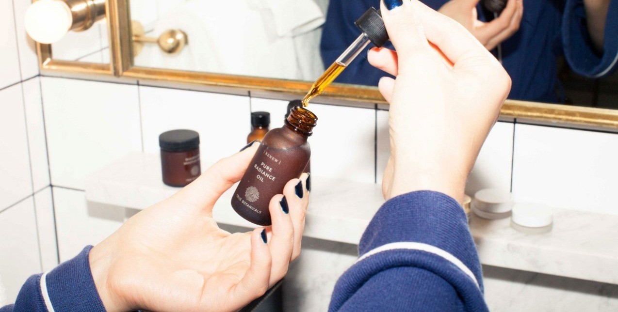 15 serums για το πρόσωπο που θα βάζετε πριν την ενυδατική σας κρέμα