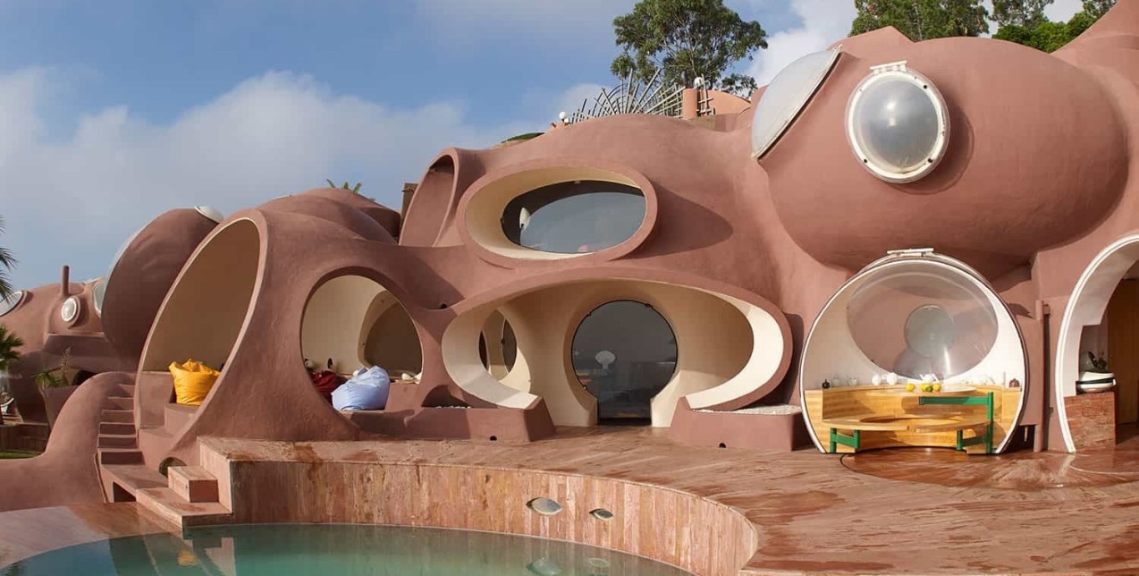 Η θρυλική βίλα, Palais Bulles, του Pierre Cardin στη γαλλική Ριβιέρα είναι ένα φουτουριστικό αρχιτεκτονικό αριστούργημα