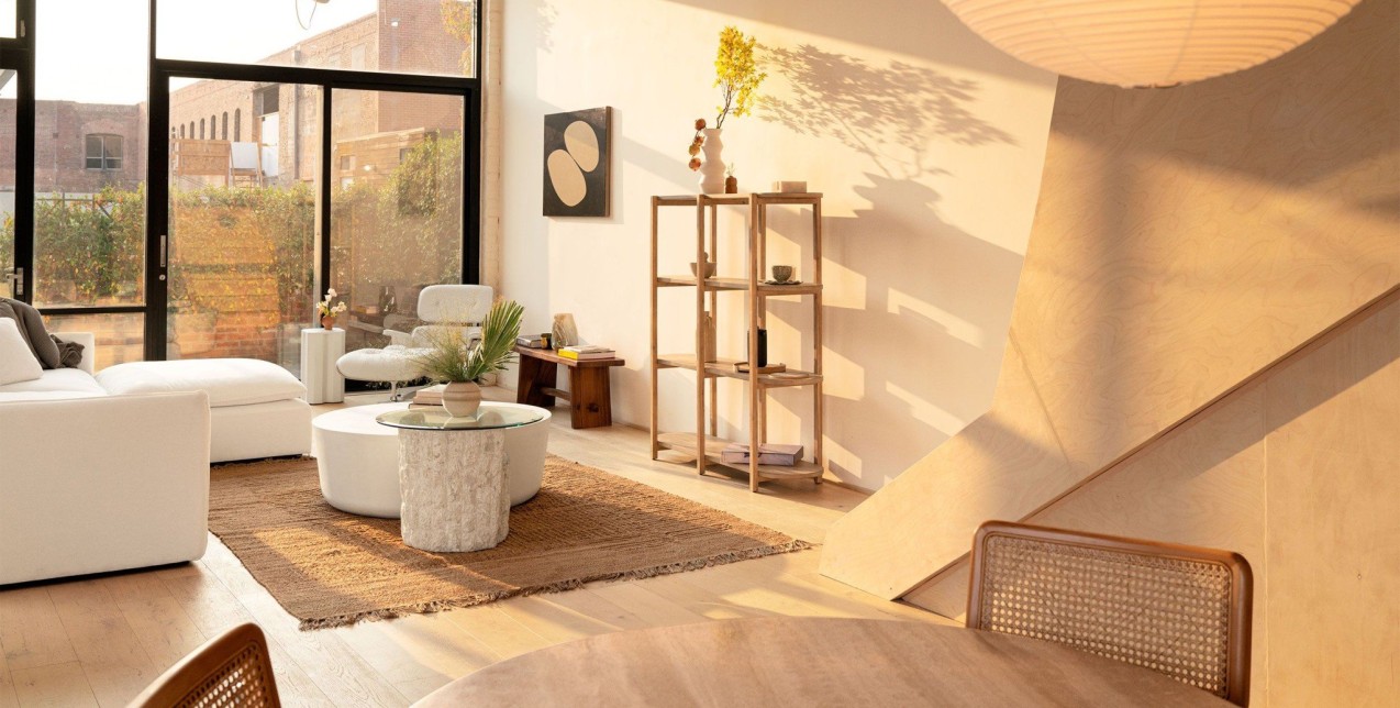 Ένα ξεχωριστό loft στο Los Angeles που αποτελεί ωδή στην ανοιξιάτικη διακόσμηση & τον σύγχρονο μινιμαλισμό