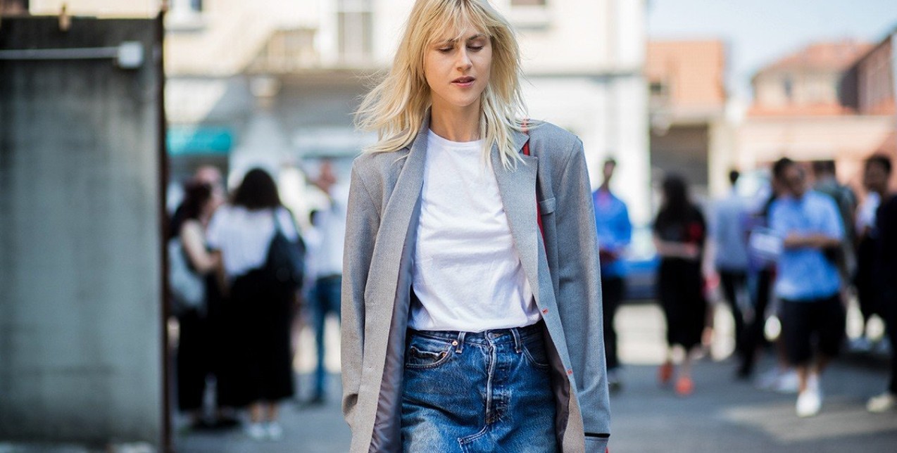 White t-shirt: Οι πιο chic & trendy τρόποι για να το φορέσετε