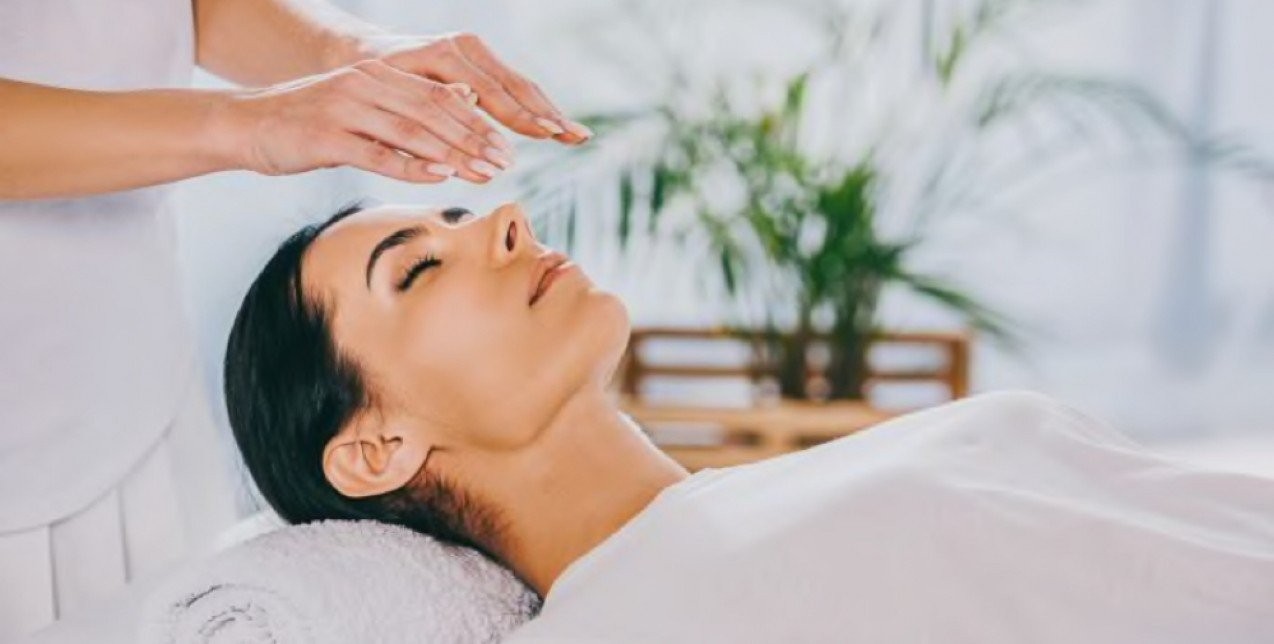 Μέθοδος reiki: Ποια είναι τα οφέλη της ιαπωνικής θεραπευτικής τεχνικής