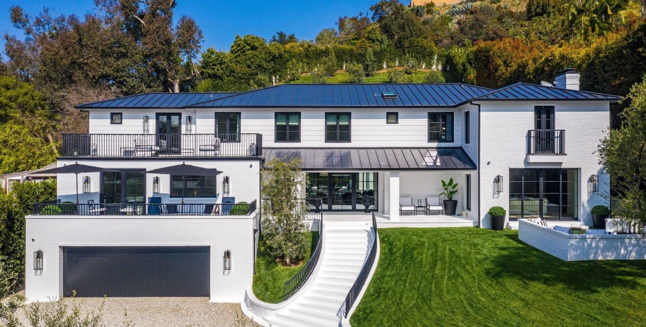 Μια ματιά στο νέο υπερπολυτελές σπίτι της Rihanna στο Beverly Hills