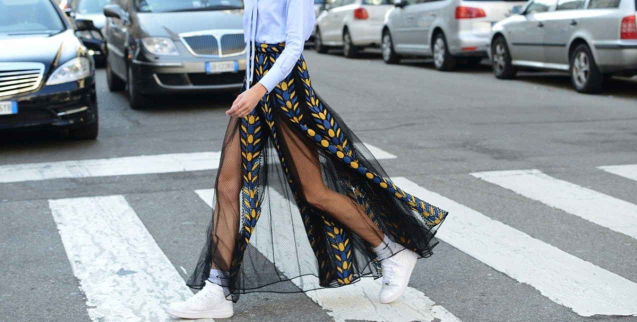 5+1 τρόποι για να φορέσετε τα sneakers σαν πραγματική fashionista