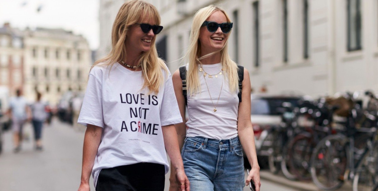 C for casual: Tα t-shirts που είναι κατάλληλα για τις πιο trendy εμφανίσεις 