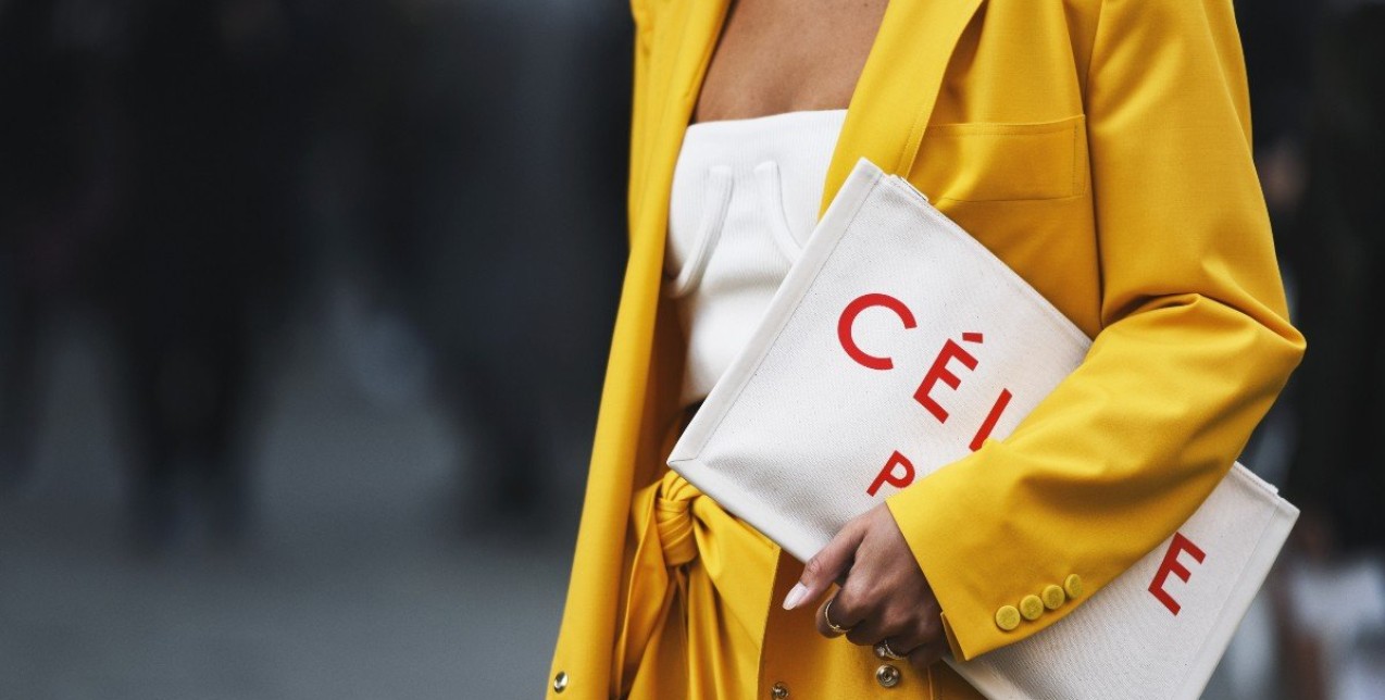 Yellow chicness: Έτσι θα εντάξετε στα σύνολά σας το πιο φωτεινό χρώμα της άνοιξης 